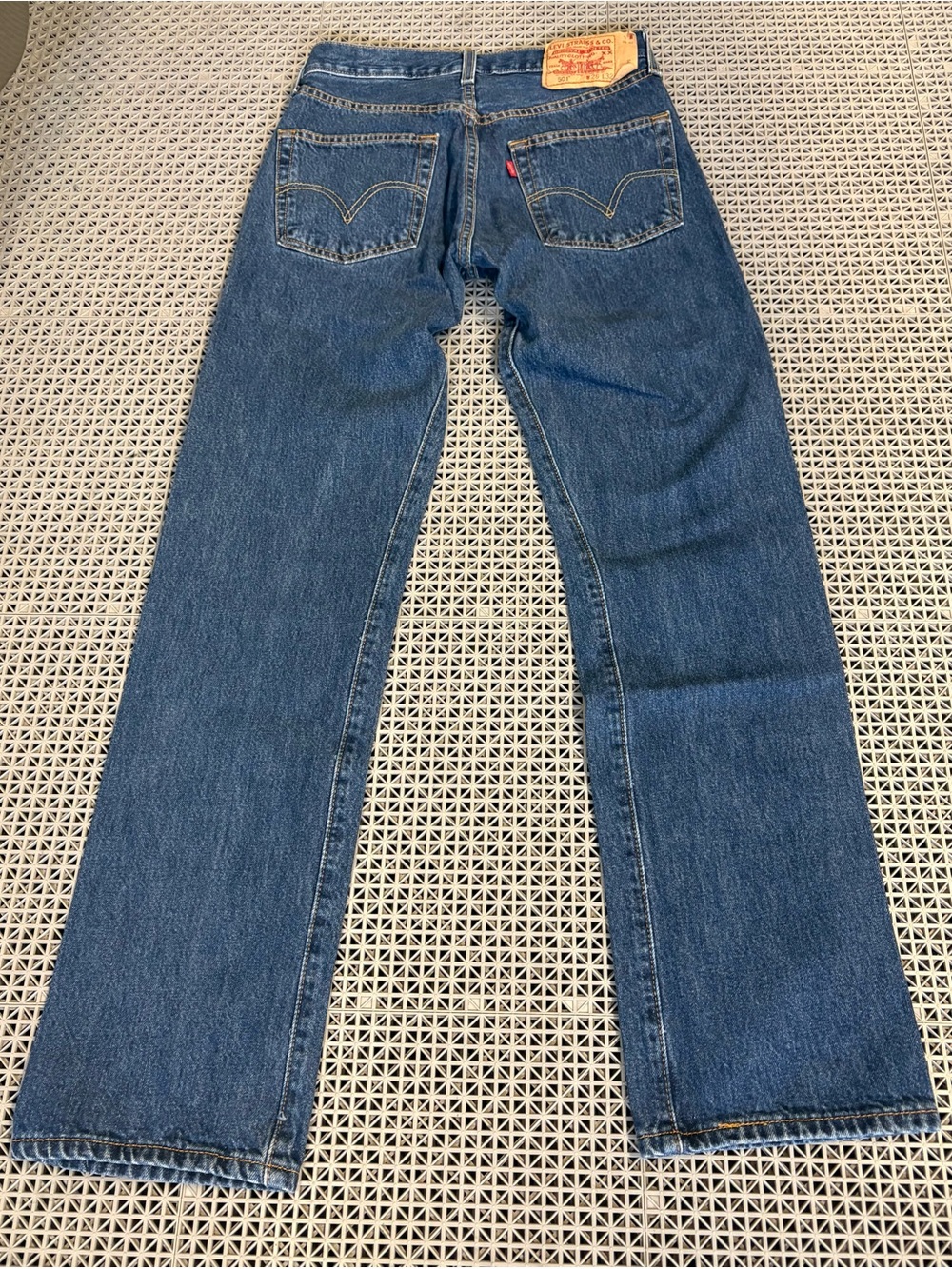 Vintage Levi’s 501 Dark Wash Button-Fly Blue Jeans - Y2K - Picture 2 of 11